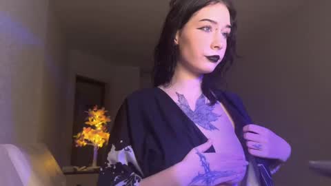 Snapshot of frau_basted chatting on 01-16-25, 06:06 mistress Bastet and mintcola online show from 01-16-25, 06:06