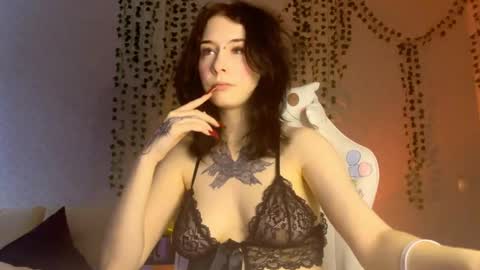 Snapshot of frau_basted chatting on 03-05-25, 01:06 mistress Bastet and mintcola online show from 03-05-25, 01:06