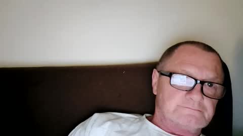 Snapshot of frauenfeind1 chatting on 05-31-26, 06:42 Wolfi online show from 05-31-26, 06:42