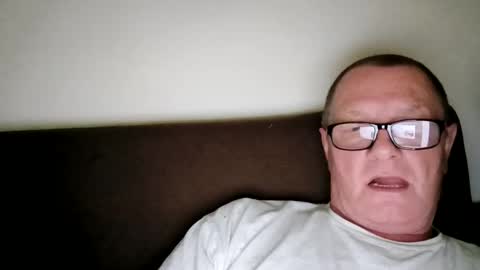 Snapshot of frauenfeind1 chatting on 06-04-26, 07:25 Wolfi online show from 06-04-26, 07:25