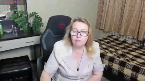 Snapshot of fraumartha chatting on 12-20-24, 01:33 FrauMartha online show from 12-20-24, 01:33