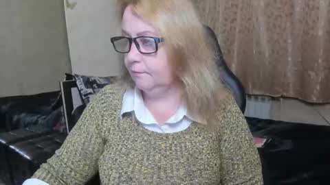 Snapshot of fraumartha chatting on 11-11-25, 03:12 FrauMartha online show from 11-11-25, 03:12