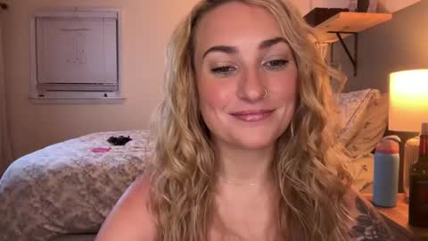 Snapshot of frayfitz chatting on 03-02-26, 12:02 Fray online show from 03-02-26, 12:02