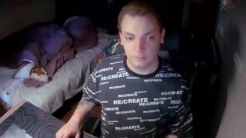 Snapshot of freak_azoid chatting on 12-19-25, 01:51 freak_azoid online show from 12-19-25, 01:51