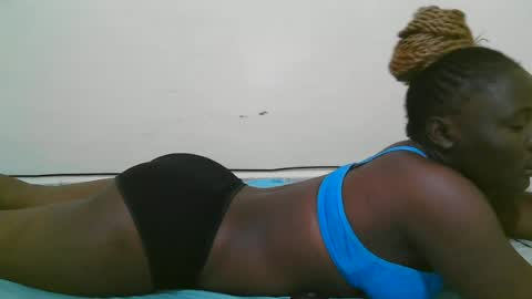Snapshot of freaky_hearts chatting on 06-20-26, 07:55 ellina online show from 06-20-26, 07:55