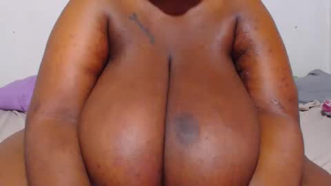 Snapshot of freakyboobsxx chatting on 01-04-25, 05:48 Kimmy online show from 01-04-25, 05:48