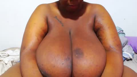 Snapshot of freakyboobsxx chatting on 01-09-25, 04:30 Kimmy online show from 01-09-25, 04:30