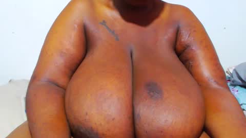 Snapshot of freakyboobsxx chatting on 01-12-25, 05:13 Kimmy online show from 01-12-25, 05:13