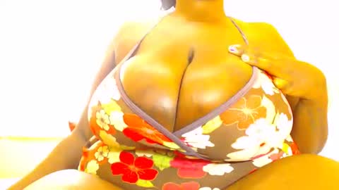 Snapshot of freakyboobsxx chatting on 02-11-25, 12:48 Kimmy online show from 02-11-25, 12:48