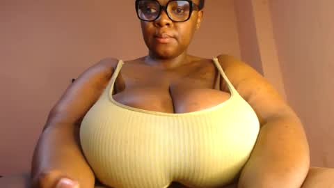 Snapshot of freakyboobsxx chatting on 06-29-26, 01:44 Kimmy online show from 06-29-26, 01:44