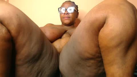 Snapshot of freakyboobsxx chatting on 07-08-26, 04:22 Kimmy online show from 07-08-26, 04:22