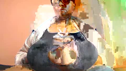 Snapshot of freakyboobsxx chatting on 07-25-26, 11:35 Kimmy online show from 07-25-26, 11:35
