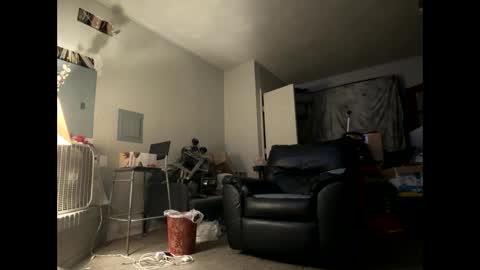 Snapshot of freakybubba chatting on 09-17-25, 04:52 Freakybubba online show from 09-17-25, 04:52