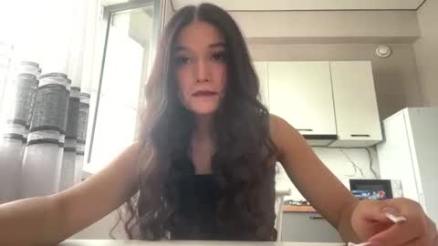 Mia online show from 06-19-26, 05:34