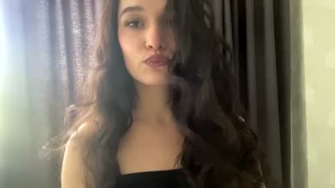Mia online show from 07-14-26, 10:21