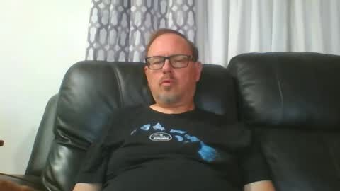 Snapshot of freddieknuck chatting on 05-06-26, 04:08 Just Fred online show from 05-06-26, 04:08