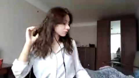 Mia online show from 10-22-25, 07:30