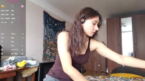 Mia online show from 10-31-25, 09:21