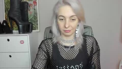 Anne online show from 06-11-26, 07:17