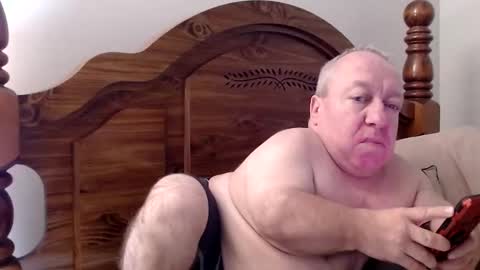 Snapshot of freemysoul4748 chatting on 05-18-26, 05:13 Cute Lil Man online show from 05-18-26, 05:13