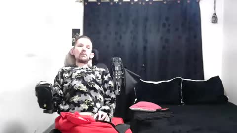 Snapshot of frenchroulette chatting on 12-16-24, 01:31 Thomas y Sophia online show from 12-16-24, 01:31