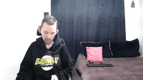 Snapshot of frenchroulette chatting on 02-16-25, 11:49 Thomas y Sophia online show from 02-16-25, 11:49