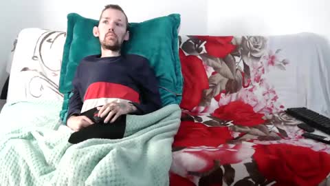 Snapshot of frenchroulette chatting on 10-10-25, 10:36 Thomas y Sophia online show from 10-10-25, 10:36