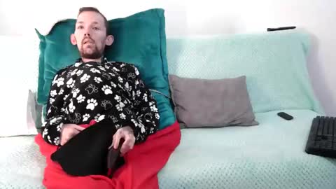 Snapshot of frenchroulette chatting on 10-18-25, 11:05 Thomas y Sophia online show from 10-18-25, 11:05