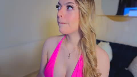 Snapshot of fresita_pink_ chatting on 11-21-25, 01:26 fresita_pink_ online show from 11-21-25, 01:26