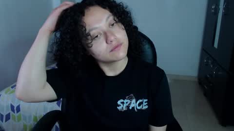 Snapshot of freud_x_louise1 chatting on 01-07-25, 06:27 Louise online show from 01-07-25, 06:27