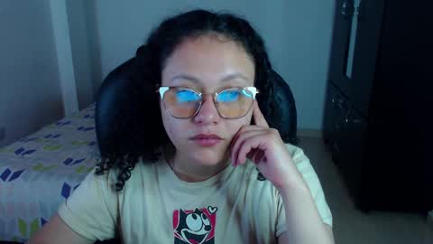 Snapshot of freud_x_louise1 chatting on 01-23-25, 06:39 Louise online show from 01-23-25, 06:39