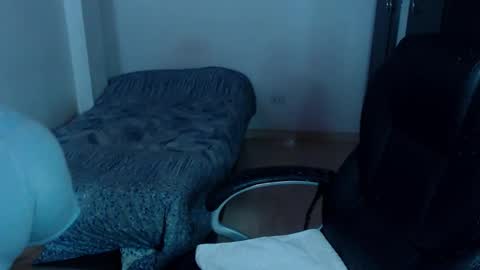 Snapshot of freud_x_louise1 chatting on 09-15-25, 12:10 Louise online show from 09-15-25, 12:10