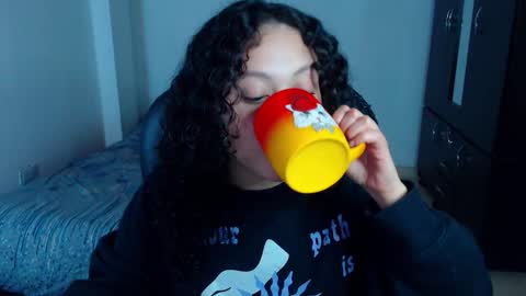 Snapshot of freud_x_louise1 chatting on 10-06-25, 03:04 Louise online show from 10-06-25, 03:04