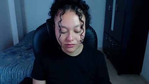 Snapshot of freud_x_louise1 chatting on 10-10-25, 11:53 Louise online show from 10-10-25, 11:53