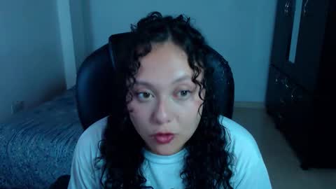 Snapshot of freud_x_louise1 chatting on 10-20-25, 03:07 Louise online show from 10-20-25, 03:07