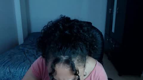 Snapshot of freud_x_louise1 chatting on 11-11-25, 11:10 Louise online show from 11-11-25, 11:10