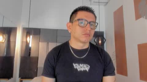 Snapshot of freyalane chatting on 11-19-25, 01:00 ALIS AND ALEX online show from 11-19-25, 01:00