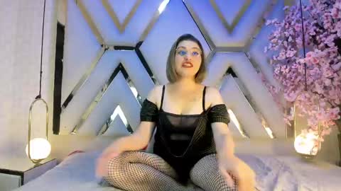 Snapshot of freyastarling chatting on 05-28-26, 12:13 Freya Starling online show from 05-28-26, 12:13