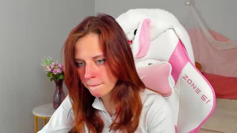 Snapshot of freyaveys chatting on 06-19-26, 05:12 FreyaVeys online show from 06-19-26, 05:12