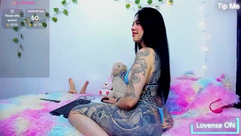 Snapshot of freyja_rouse chatting on 10-26-25, 01:22 Freyja Rouse online show from 10-26-25, 01:22