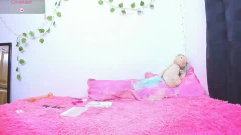 Freyja Rouse online show from 01-18-26, 12:36