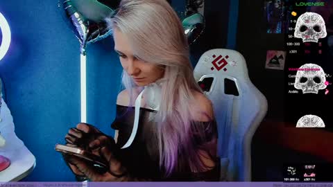 Snapshot of frida_fortune chatting on 01-23-25, 02:28 Frida A boost to fortune for the one who gives a thumbs up and a bonus lucky for those who support me by joining the fanclub online show from 01-23-25, 02:28