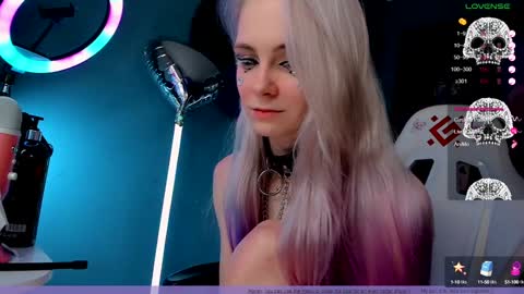 Frida A boost to fortune for the one who gives a thumbs up and a bonus lucky for those who support me by joining the fanclub online show from 01-28-25, 01:59