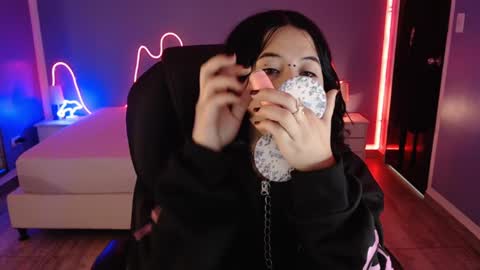 frida_lassi_ online show from 02-11-25, 12:37