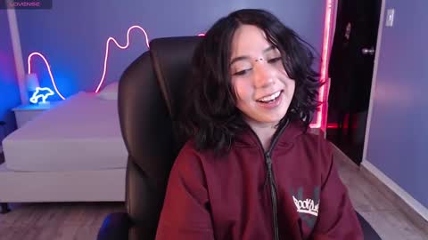 frida_lassi_ online show from 02-12-25, 07:45