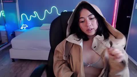 frida_lassi_ online show from 02-25-25, 06:09