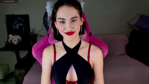 Snapshot of fridacure chatting on 12-18-24, 05:26 Frida online show from 12-18-24, 05:26