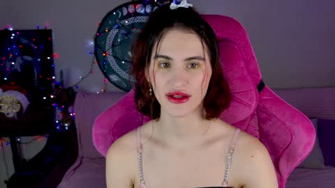 Snapshot of fridacure chatting on 12-19-24, 08:34 Frida online show from 12-19-24, 08:34