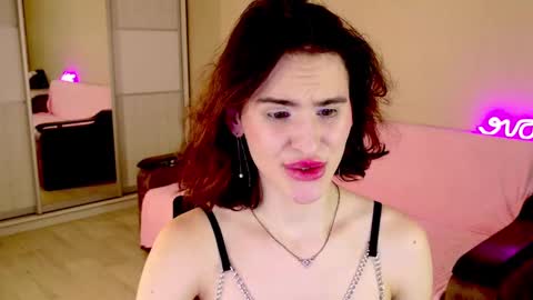 Snapshot of fridacure chatting on 01-24-25, 10:41 Frida online show from 01-24-25, 10:41