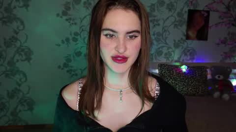 Snapshot of fridacure chatting on 11-29-25, 07:06 Frida online show from 11-29-25, 07:06